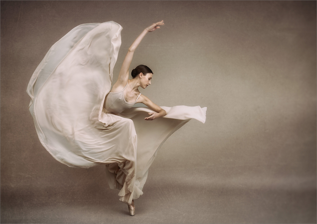 FAN TAILLED by alan rhodes class